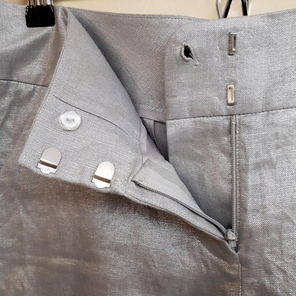 VINCE CAMUTO Oasis Metalllic Linen Mini Shorts in Grey Silver Vapor - Picture 7 of 9